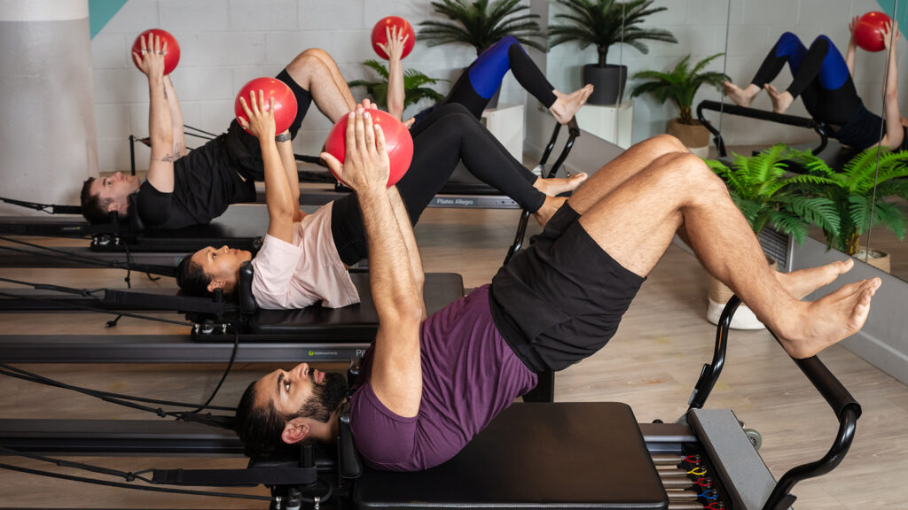 nam giới tập Pilates