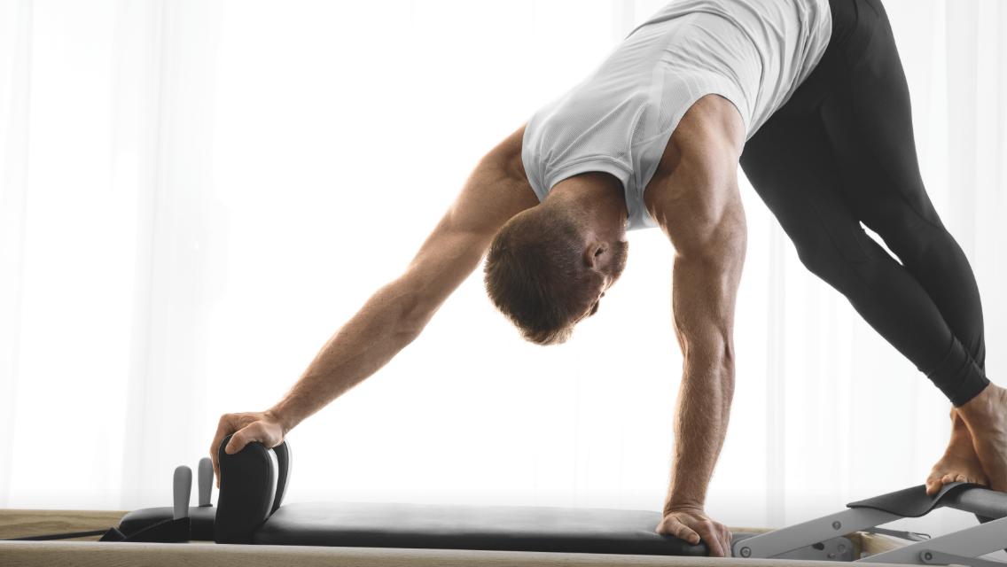 nam giới tập Pilates