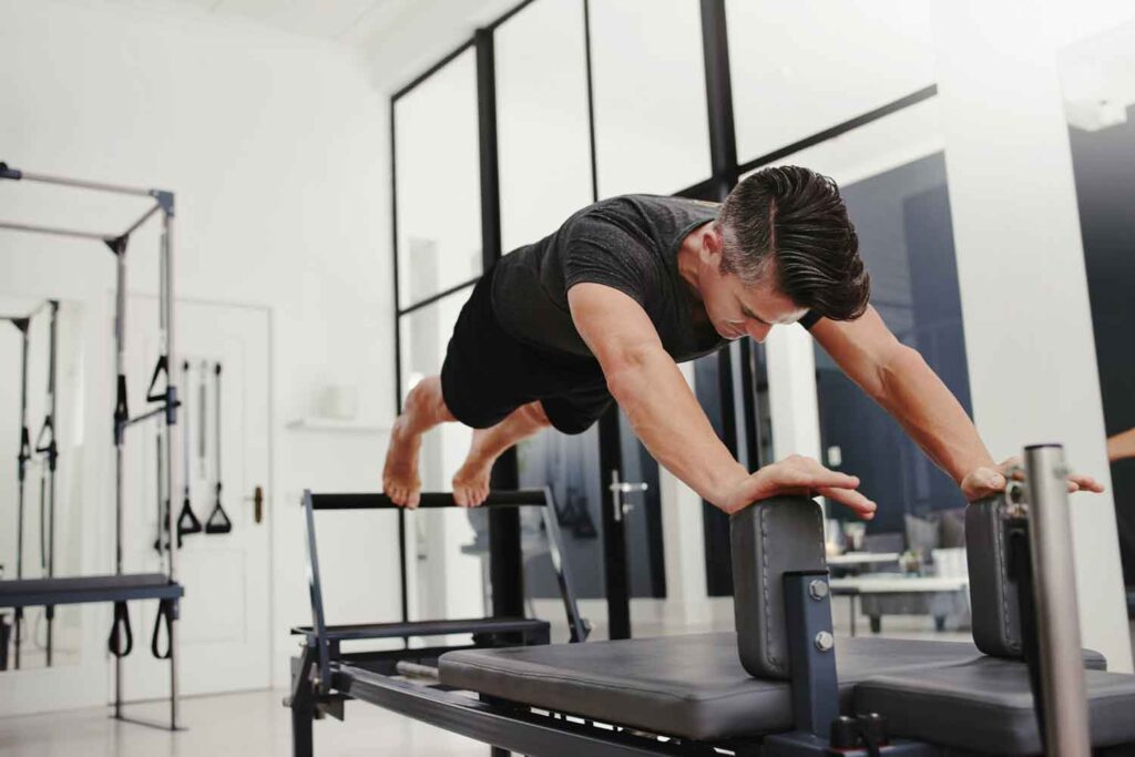 nam giới tập Pilates