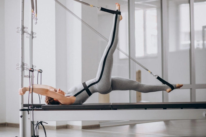 Pilates điều trị đau khớp gối